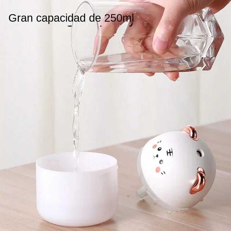 Humidificador de escritorio con luz ambiental colorida.